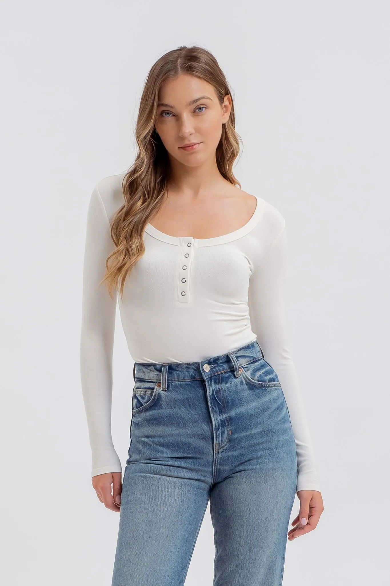 SCOOP NECK LONG SLEEVE HENLEY KNIT TOP